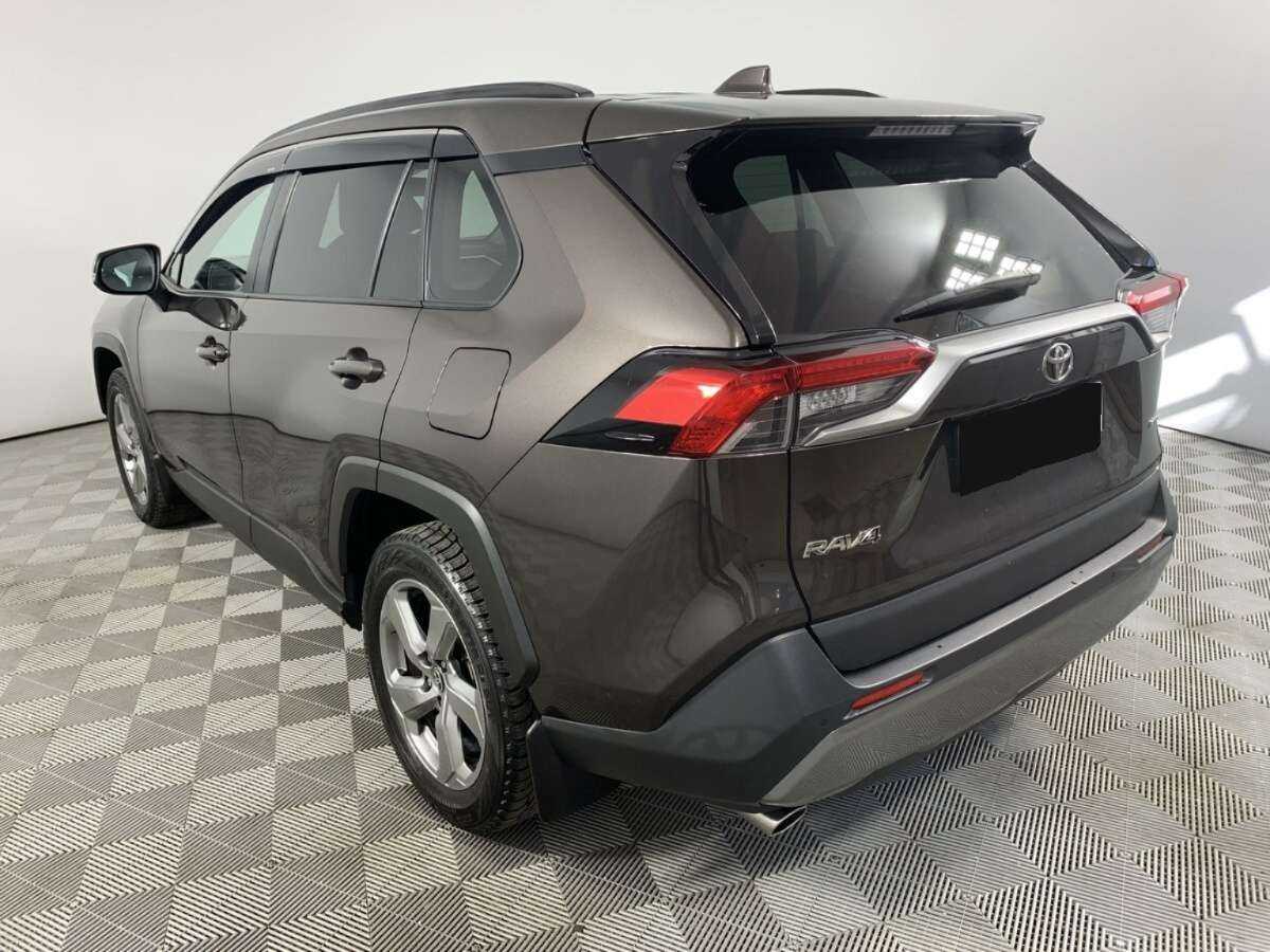 Toyota RAV4 с пробегом — 2021 год. Фото: #6
