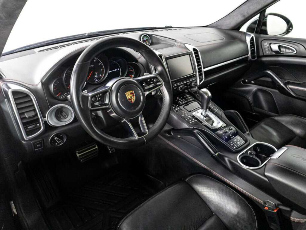 Porsche Cayenne с пробегом — 2015 год. Фото: #10