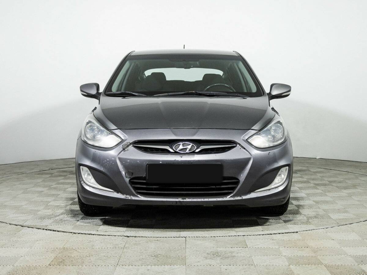 Hyundai Solaris с пробегом — 2012 год. Фото: #1