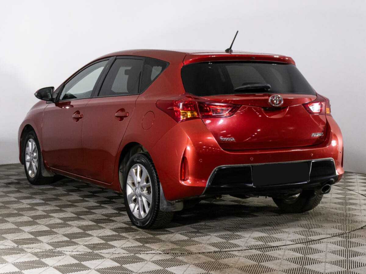 Toyota Auris с пробегом — 2013 год. Фото: #6