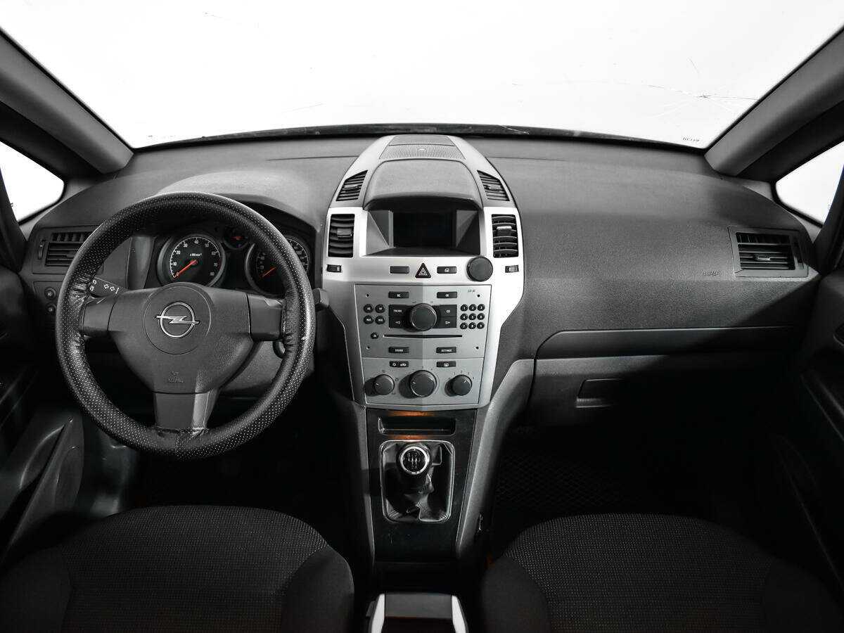 Opel Zafira с пробегом — 2011 год. Фото: #12