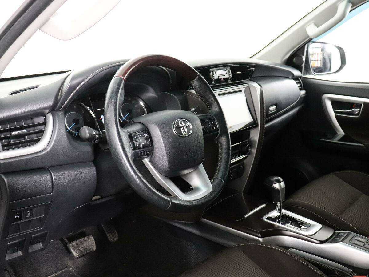 Toyota Fortuner с пробегом — 2017 год. Фото: #7
