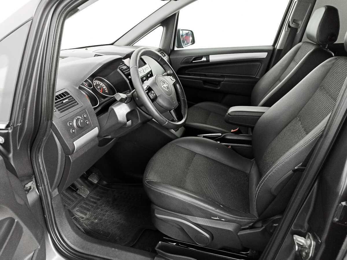 Opel Zafira с пробегом — 2011 год. Фото: #10