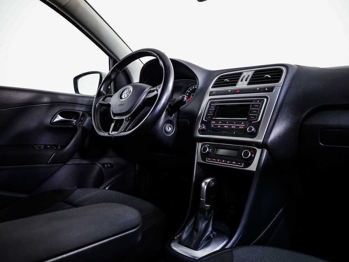 Volkswagen Polo с пробегом — 2016 год. Фото: #7