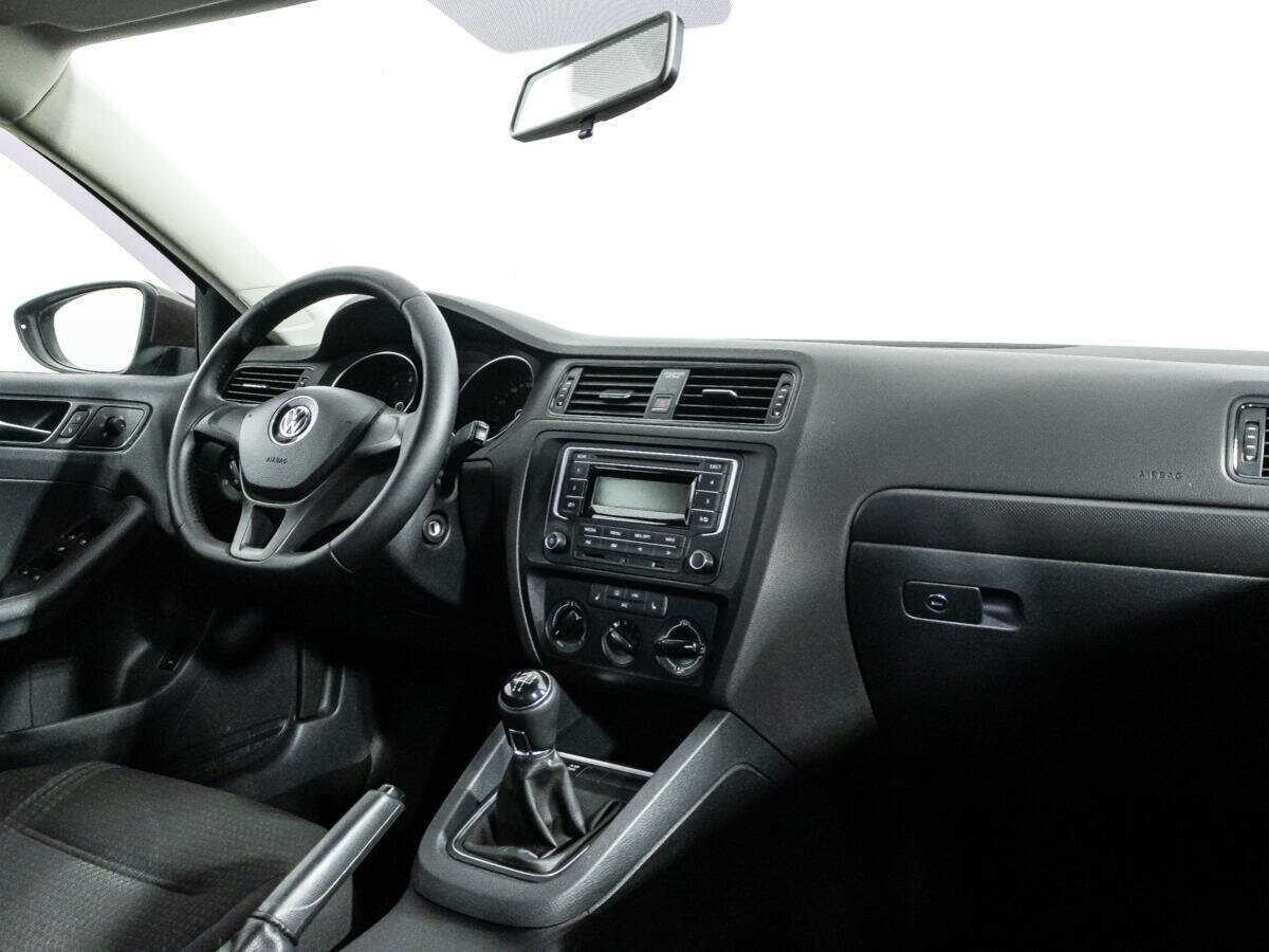 Volkswagen Jetta с пробегом — 2015 год. Фото: #8