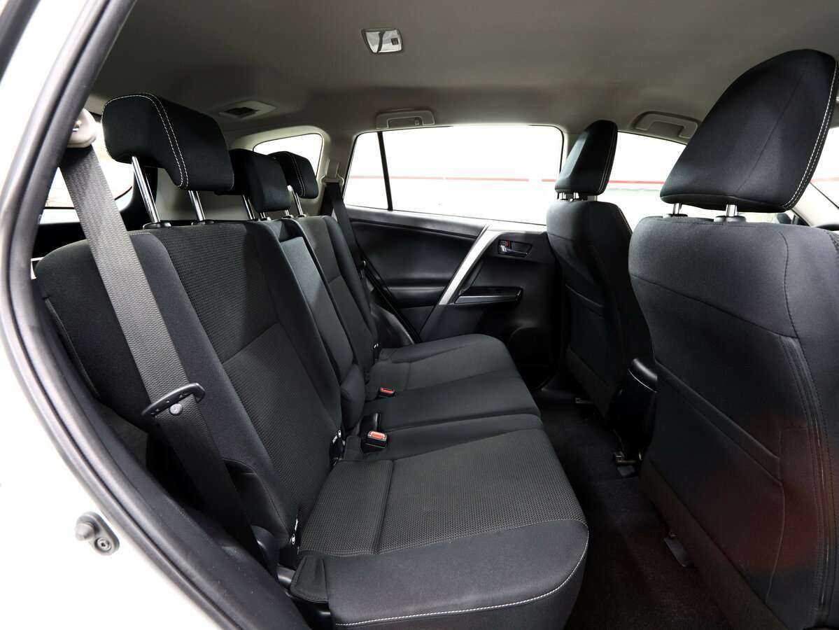 Toyota RAV4 с пробегом — 2017 год. Фото: #19