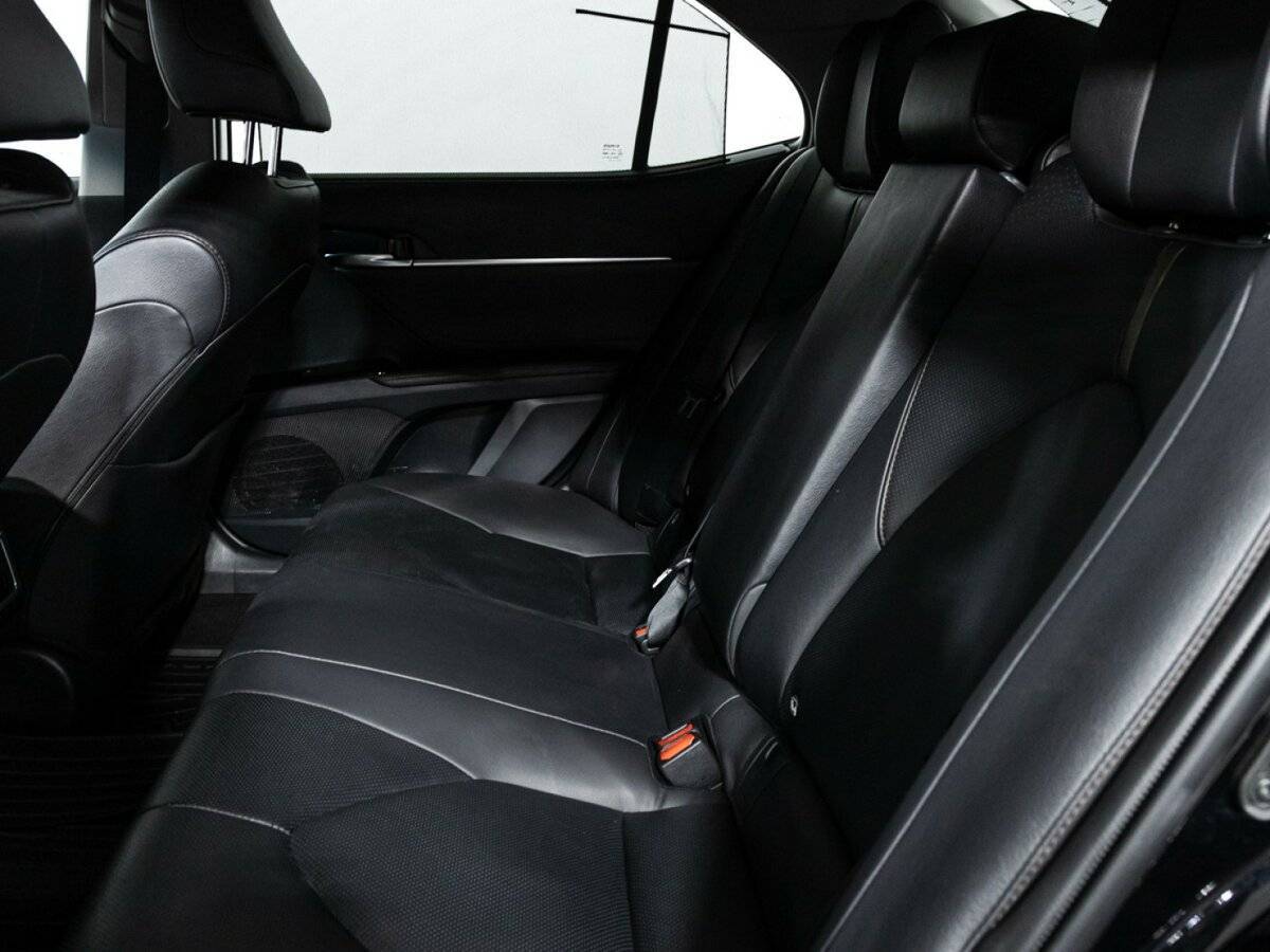 Toyota Camry с пробегом — 2020 год. Фото: #9