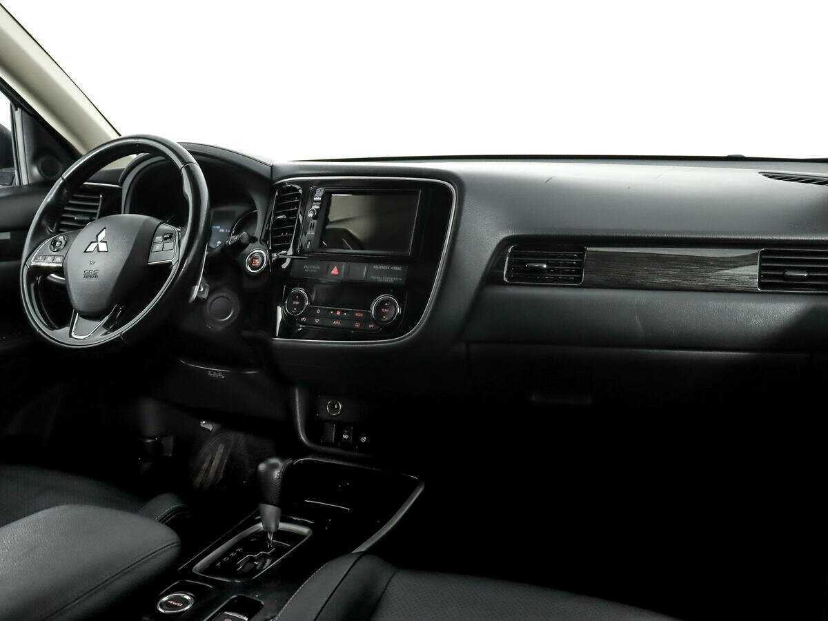 Mitsubishi Outlander с пробегом — 2017 год. Фото: #8