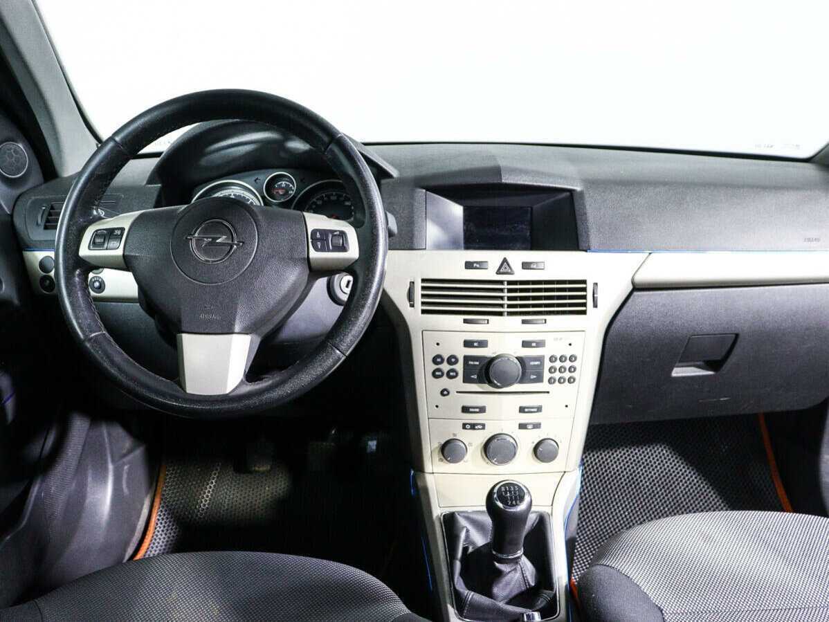 Opel Astra с пробегом — 2008 год. Фото: #9