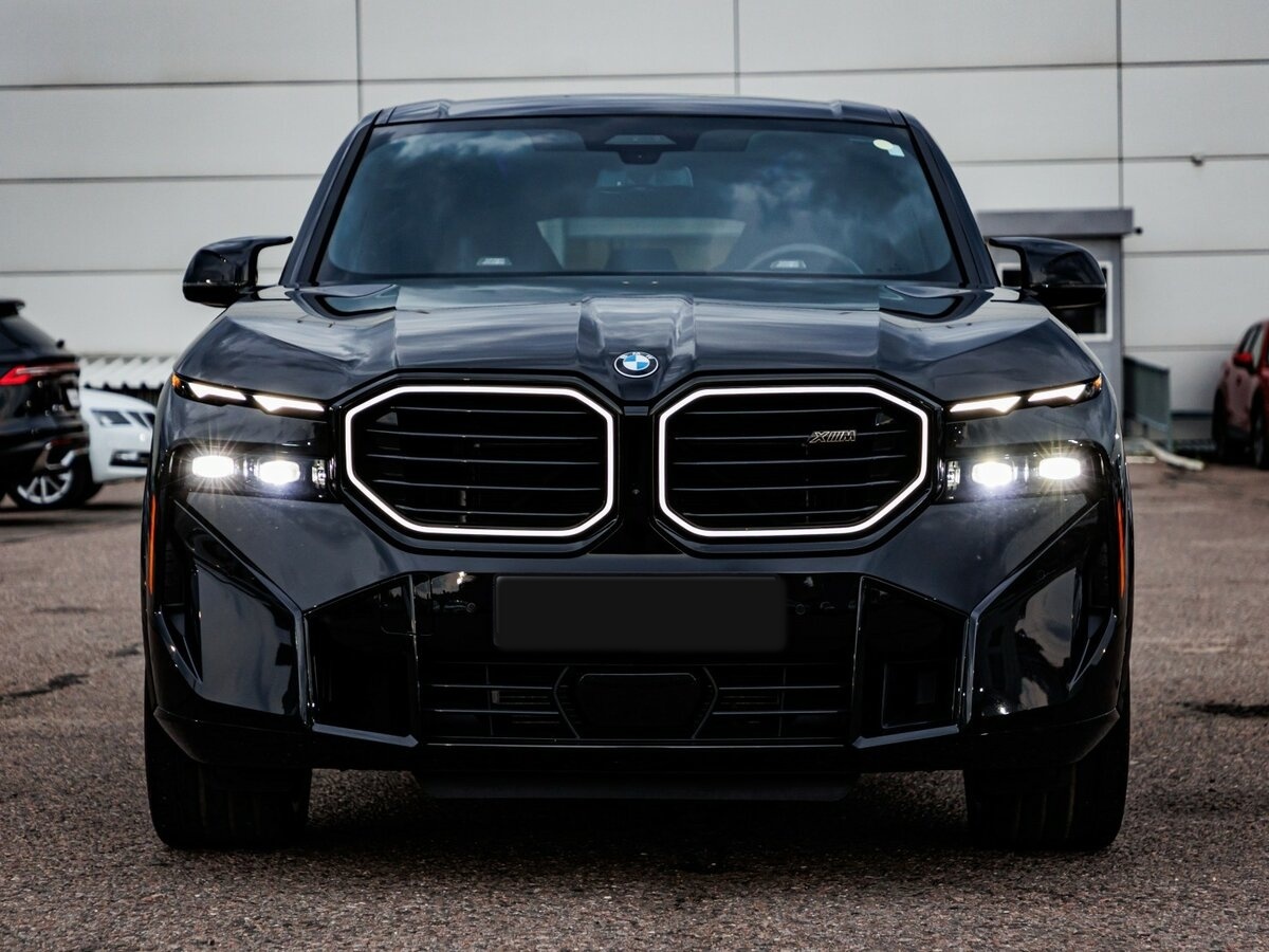 BMW XM с пробегом — 2023 год. Фото: #1