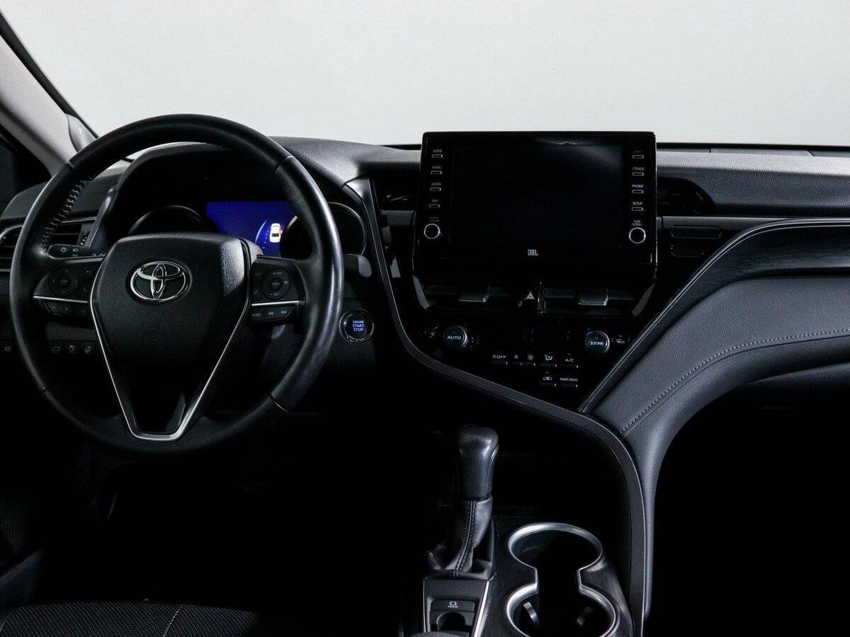 Toyota Camry с пробегом — 2021 год. Фото: #10