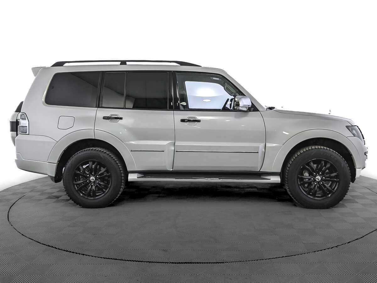 Mitsubishi Pajero с пробегом — 2019 год. Фото: #3