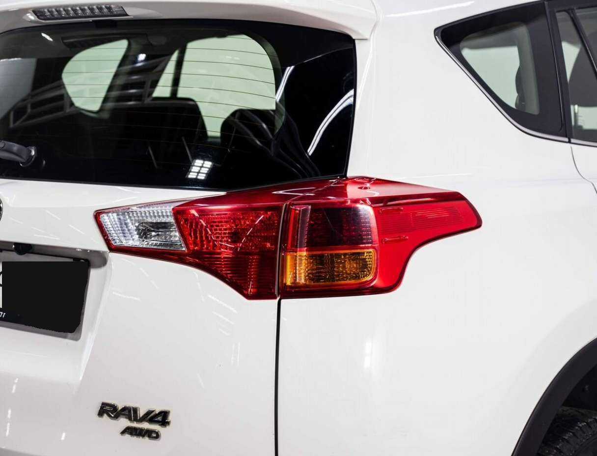 Toyota RAV4 с пробегом — 2013 год. Фото: #23