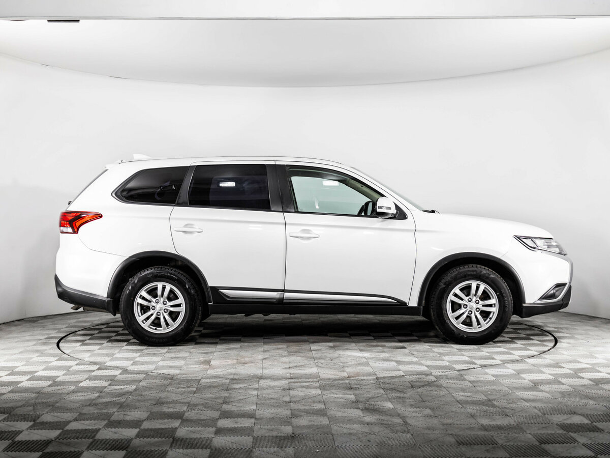 Mitsubishi Outlander с пробегом — 2018 год. Фото: #3