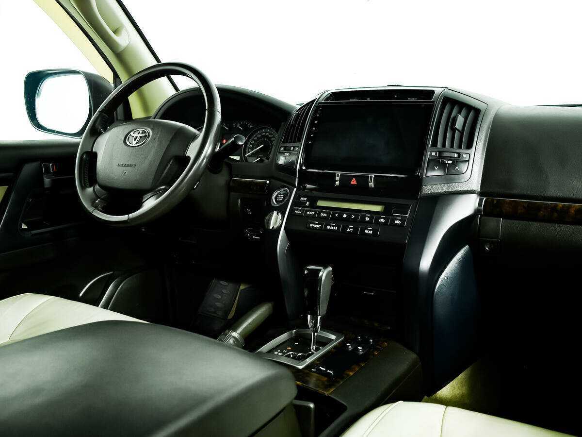 Toyota Land Cruiser с пробегом — 2011 год. Фото: #6