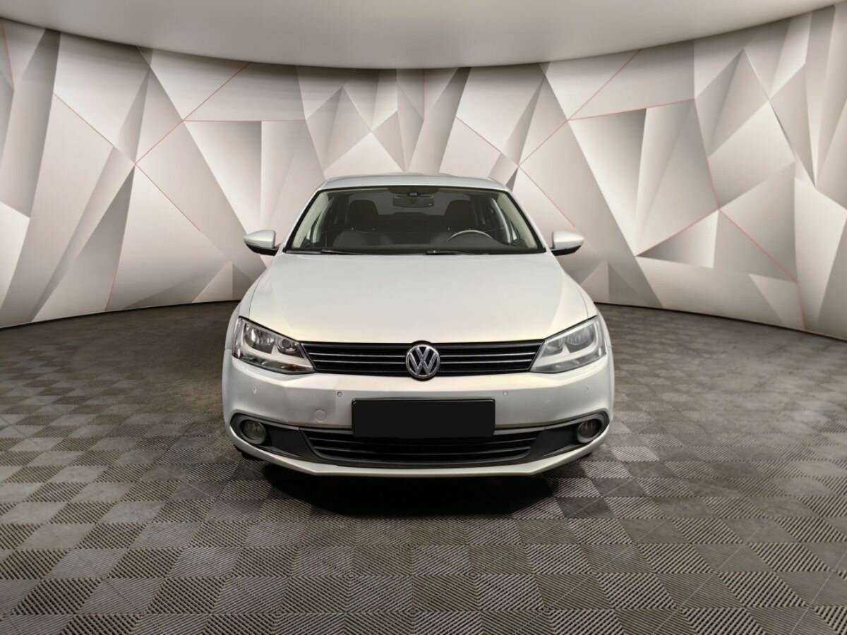 Volkswagen Jetta с пробегом — 2011 год. Фото: #6