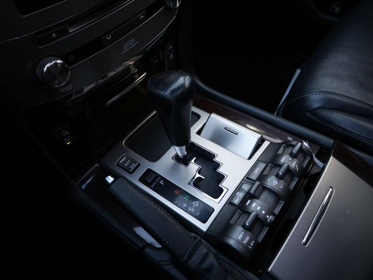 Lexus LX с пробегом — 2012 год. Фото: #22