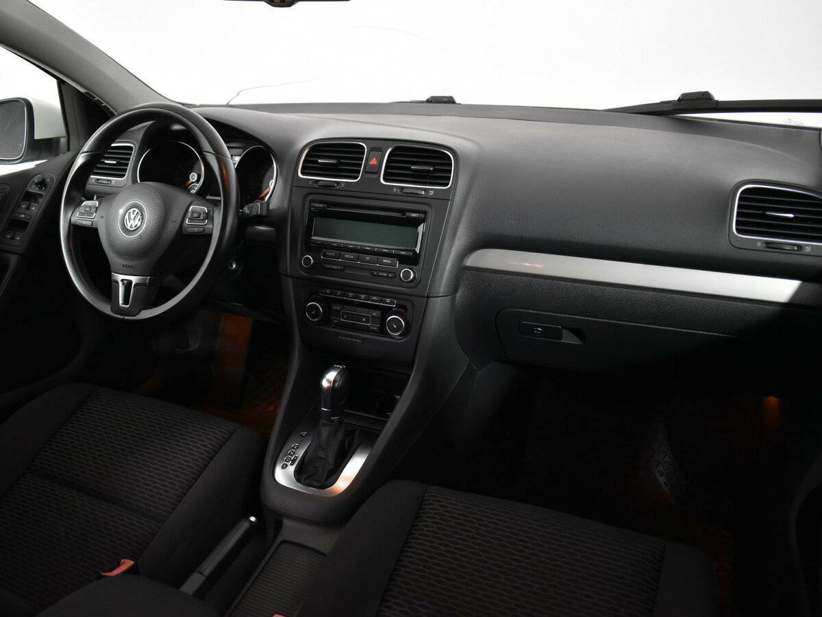 Volkswagen Golf с пробегом — 2010 год. Фото: #9