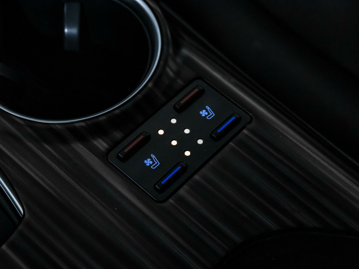Toyota Camry с пробегом — 2018 год. Фото: #16