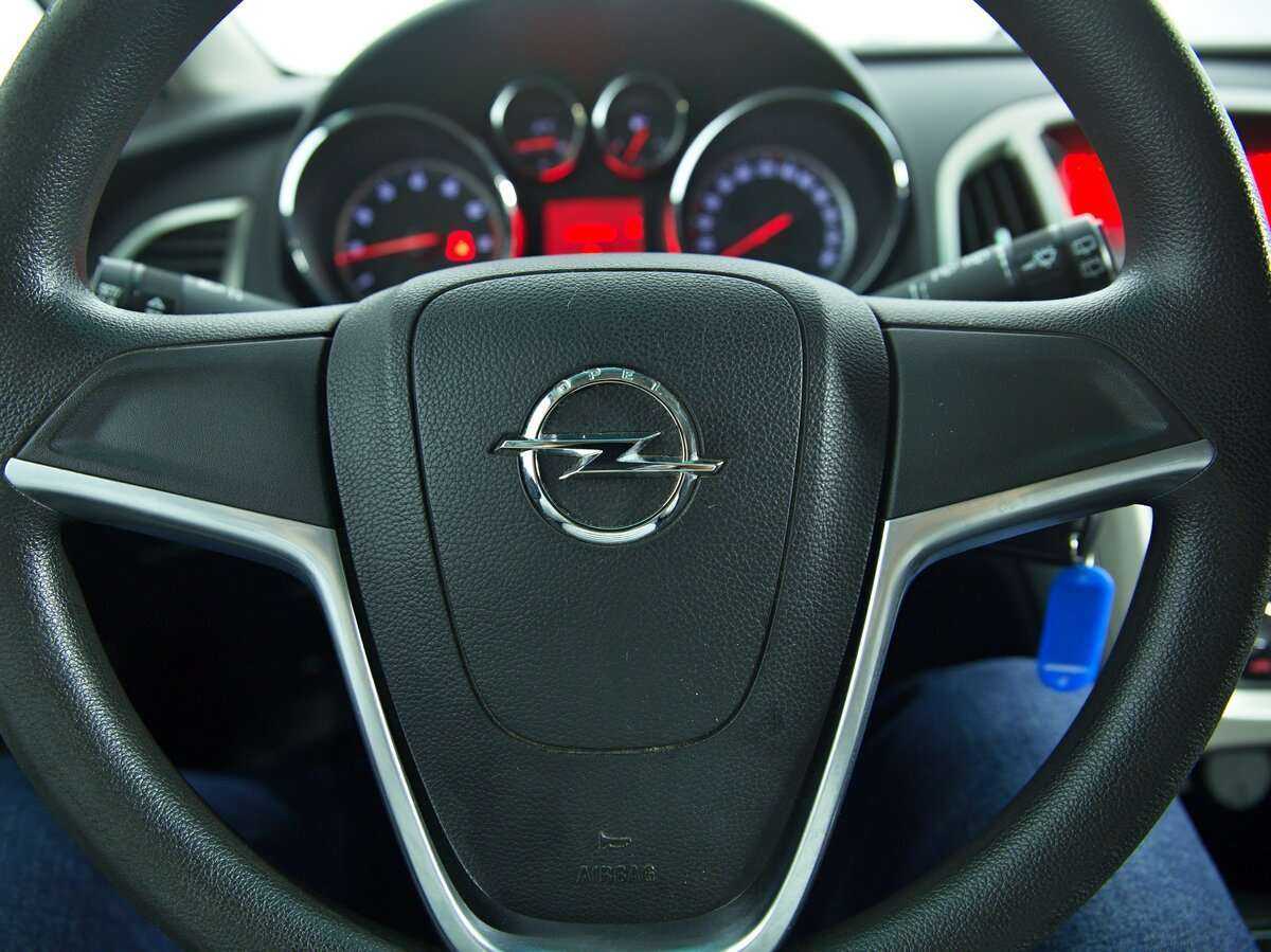 Opel Astra с пробегом — 2011 год. Фото: #9