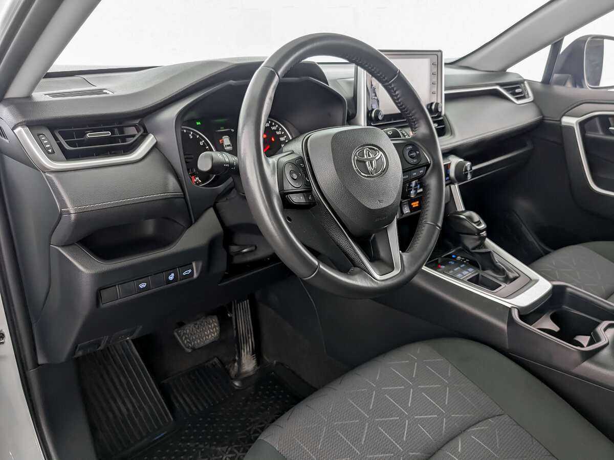Toyota RAV4 с пробегом — 2020 год. Фото: #13