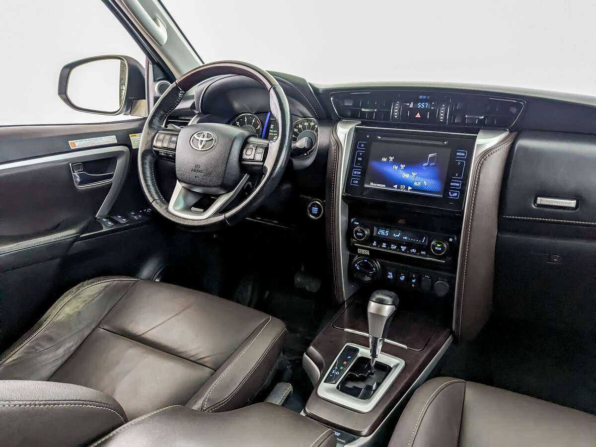 Toyota Fortuner с пробегом — 2019 год. Фото: #23