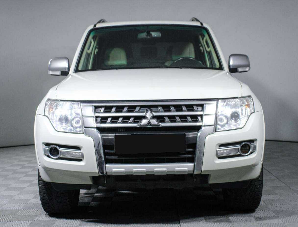 Mitsubishi Pajero с пробегом — 2017 год. Фото: #1