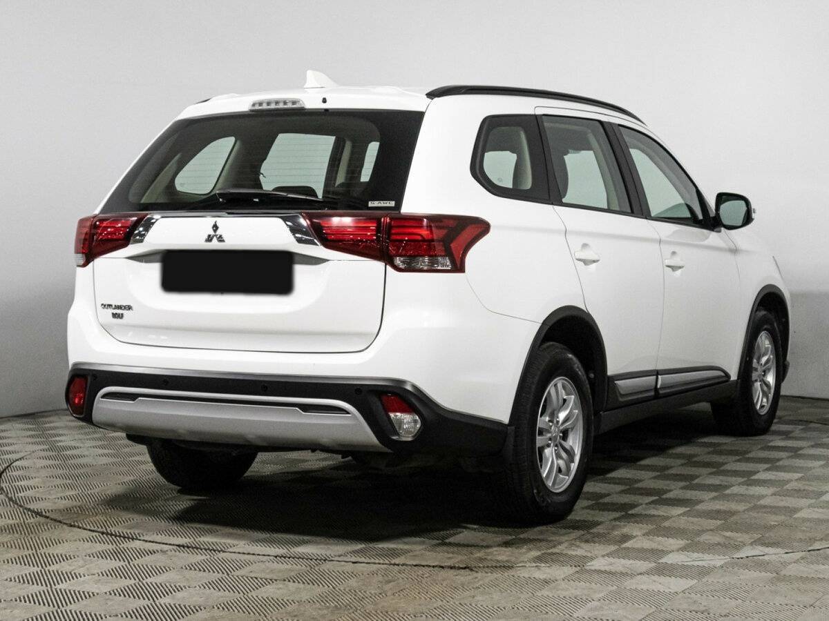 Mitsubishi Outlander с пробегом — 2022 год. Фото: #4