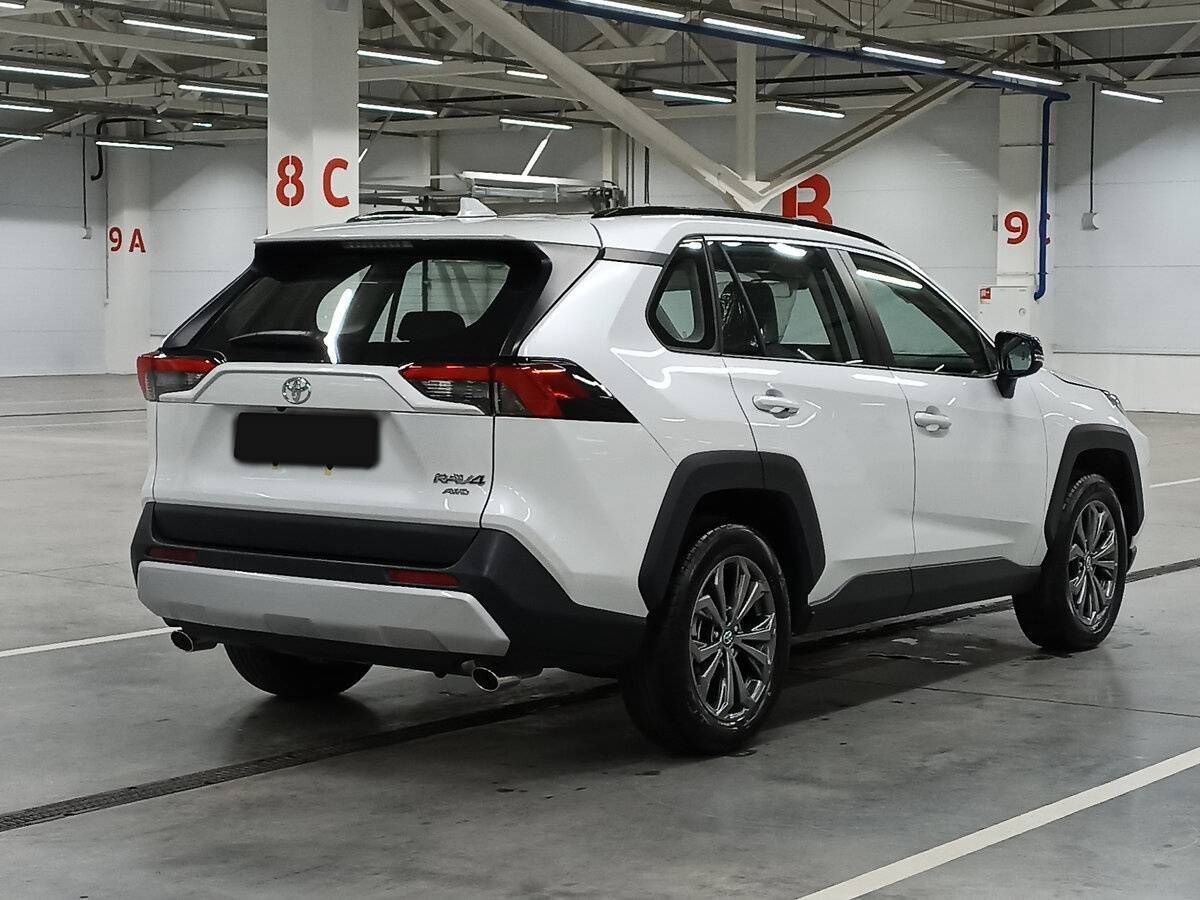 Toyota RAV4 с пробегом — 2024 год. Фото: #4