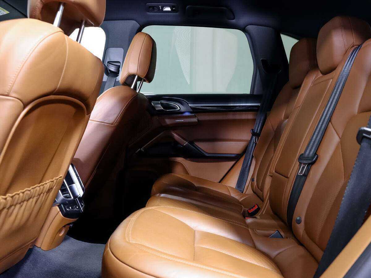 Porsche Cayenne с пробегом — 2016 год. Фото: #10