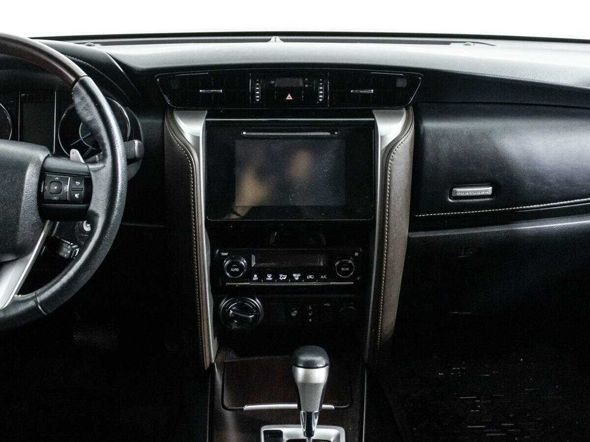 Toyota Fortuner с пробегом — 2018 год. Фото: #13