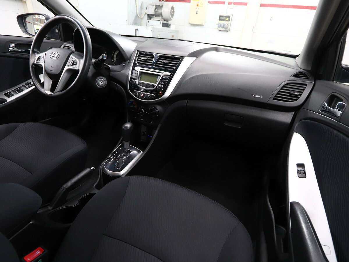 Hyundai Solaris с пробегом — 2014 год. Фото: #12
