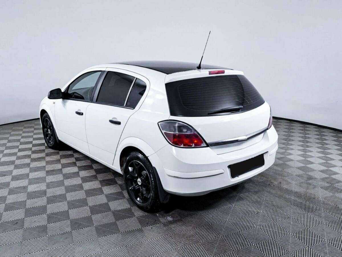 Opel Astra с пробегом — 2012 год. Фото: #6
