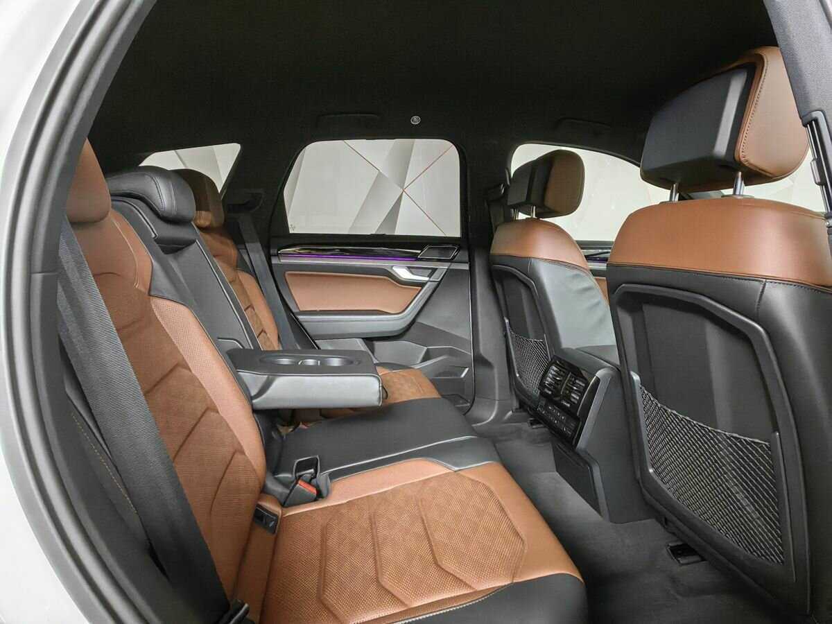 Volkswagen Touareg с пробегом — 2019 год. Фото: #11