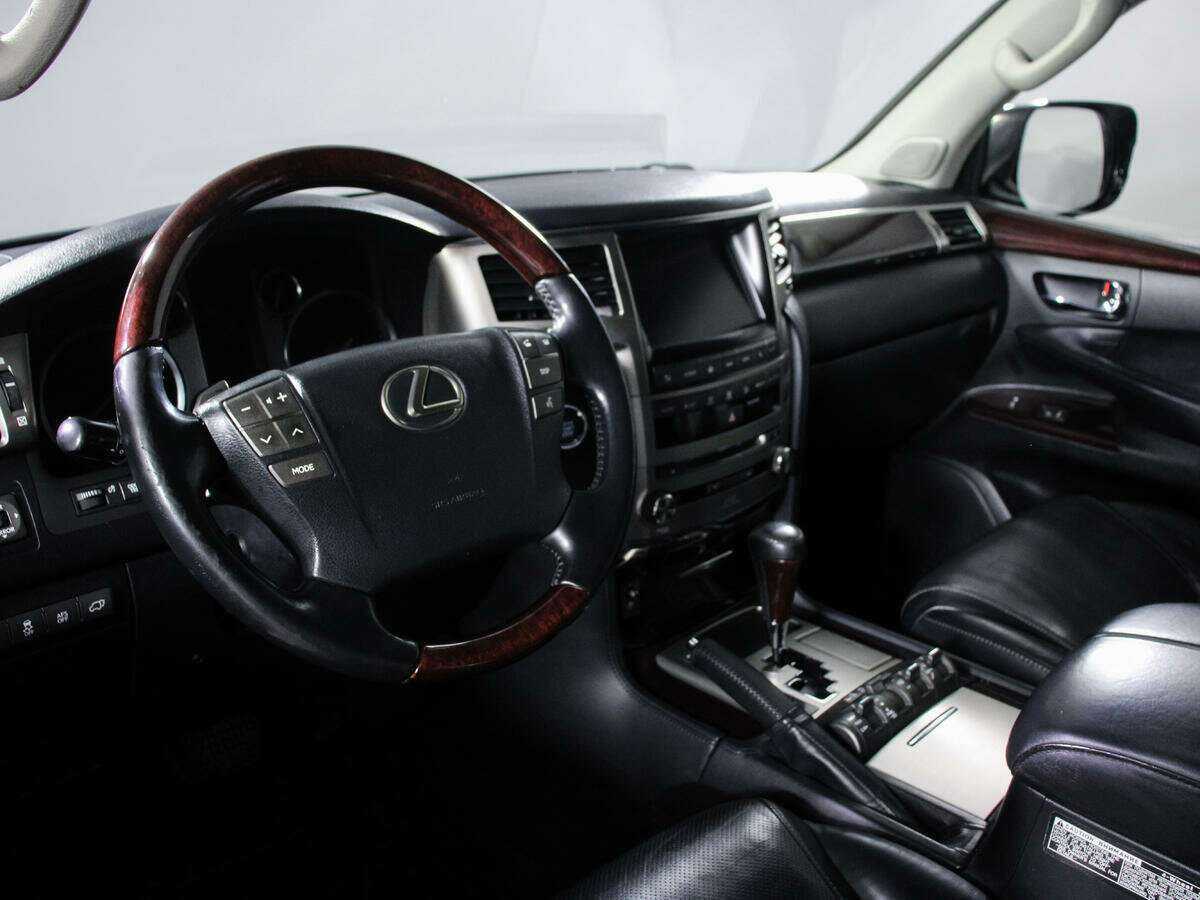 Lexus LX с пробегом — 2012 год. Фото: #10