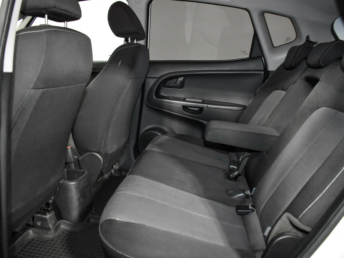 Kia Venga с пробегом — 2014 год. Фото: #10