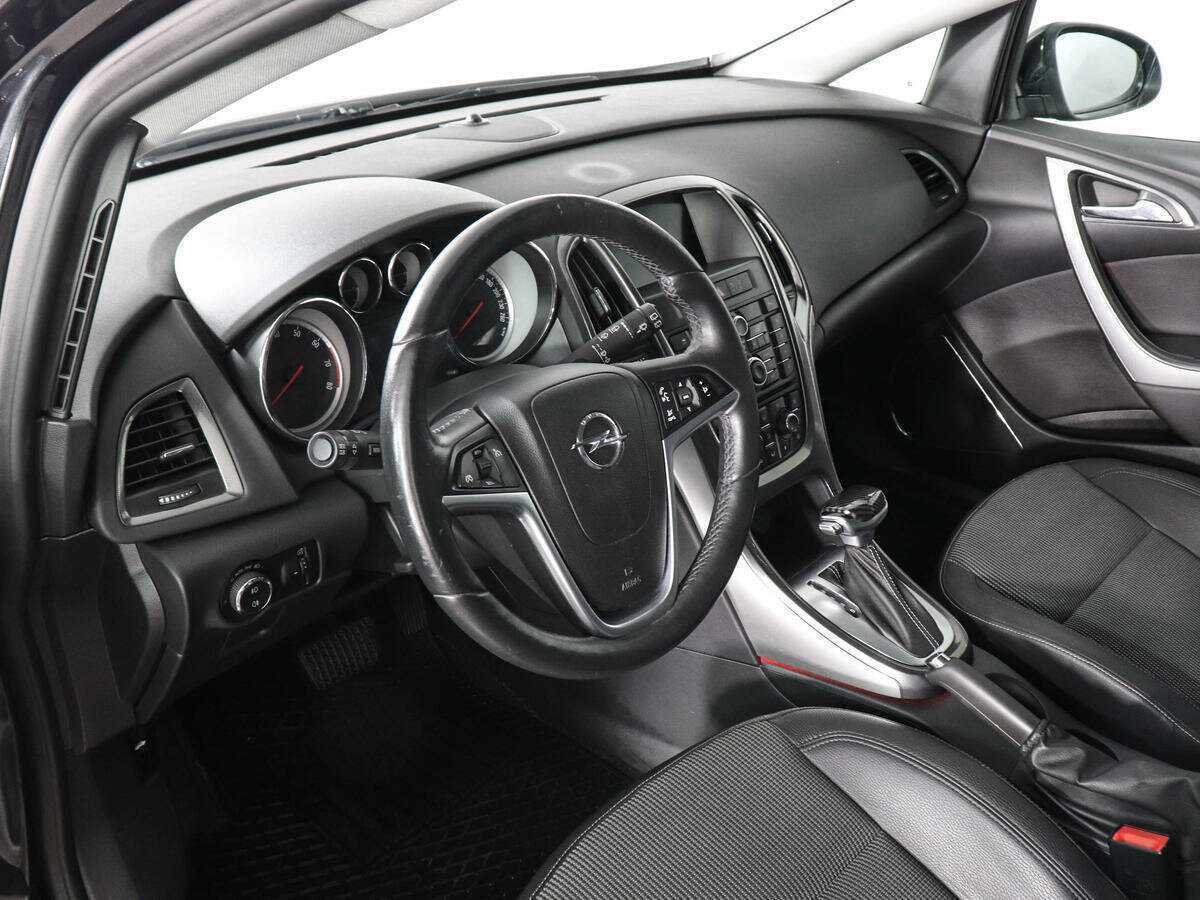 Opel Astra с пробегом — 2012 год. Фото: #8