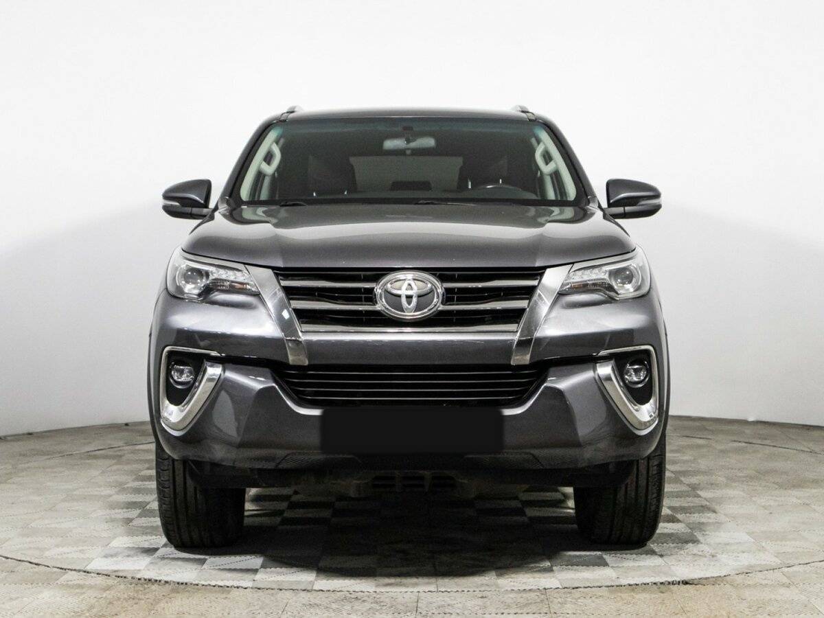 Toyota Fortuner с пробегом — 2017 год. Фото: #1