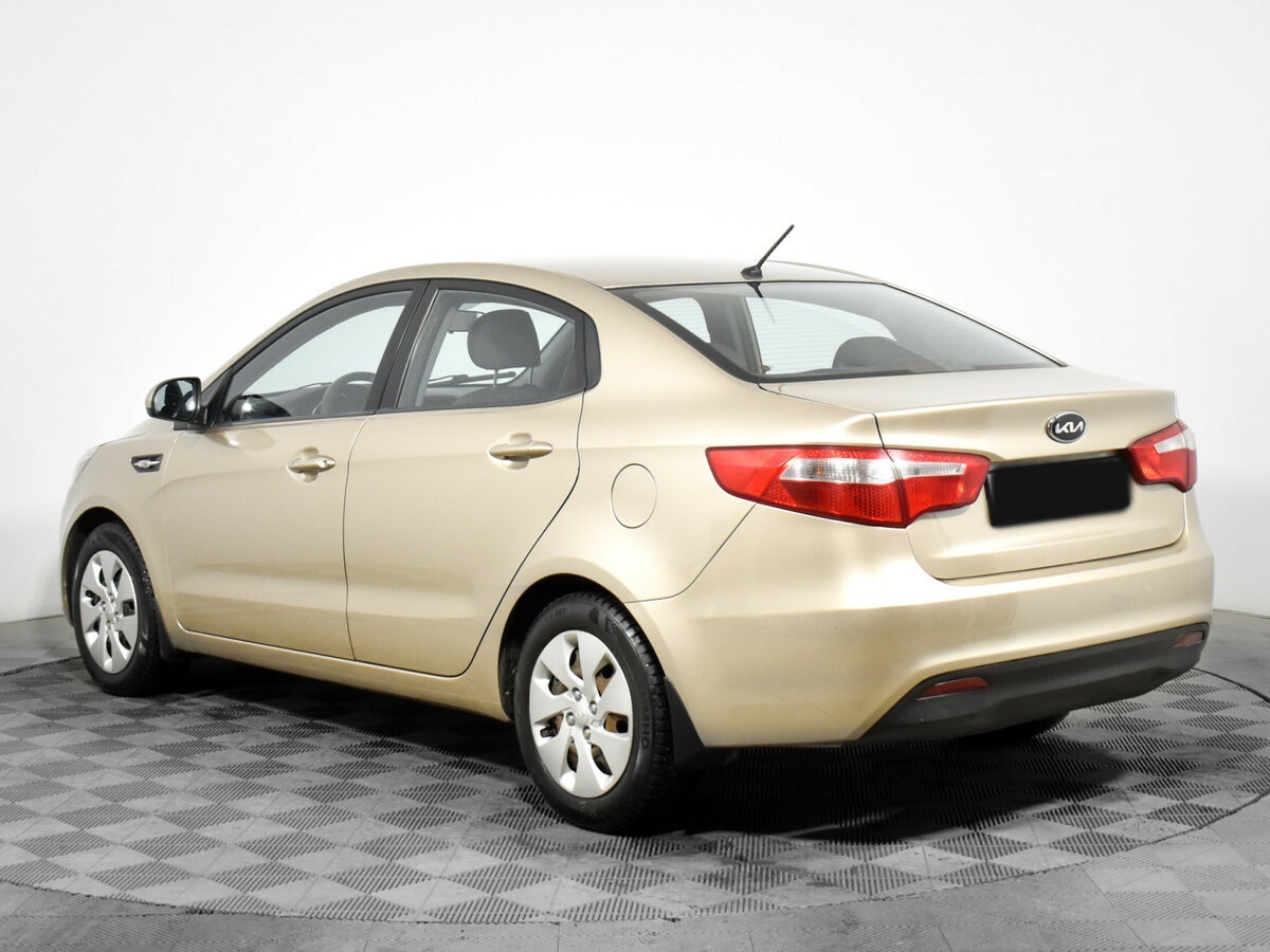 Kia Rio с пробегом — 2011 год. Фото: #6