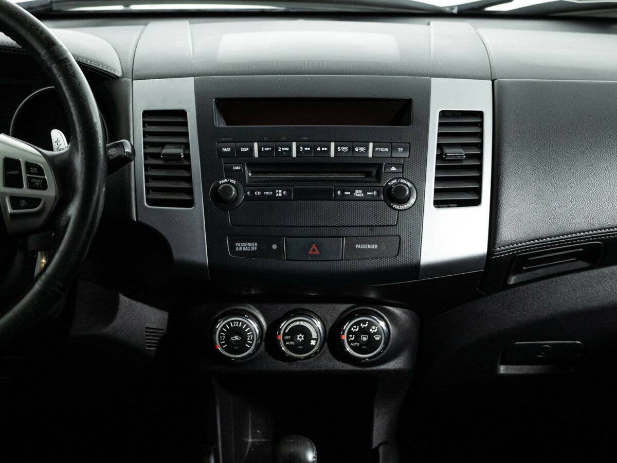 Mitsubishi Outlander с пробегом — 2011 год. Фото: #13