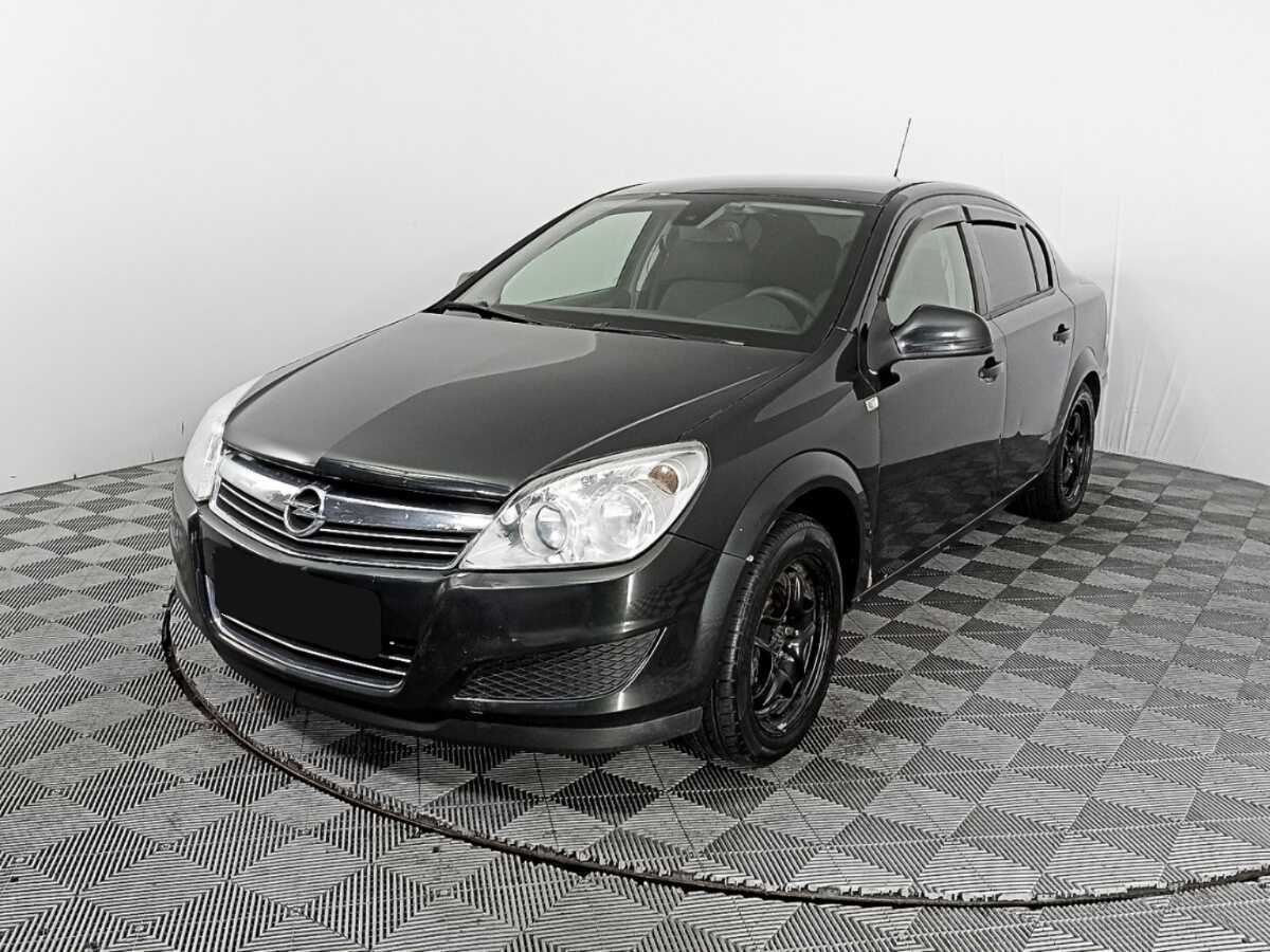 Opel Astra с пробегом — 2012 год. Фото: #0