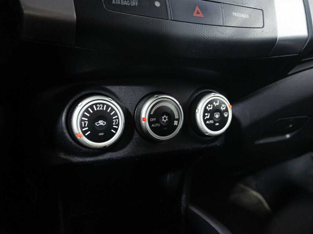 Mitsubishi Outlander с пробегом — 2008 год. Фото: #12