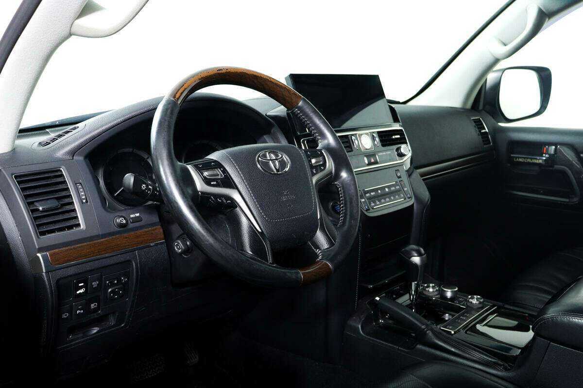 Toyota Land Cruiser с пробегом — 2015 год. Фото: #12