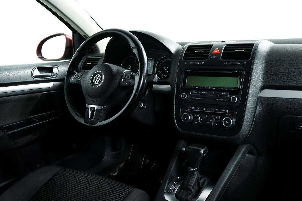 Volkswagen Jetta с пробегом — 2010 год. Фото: #8