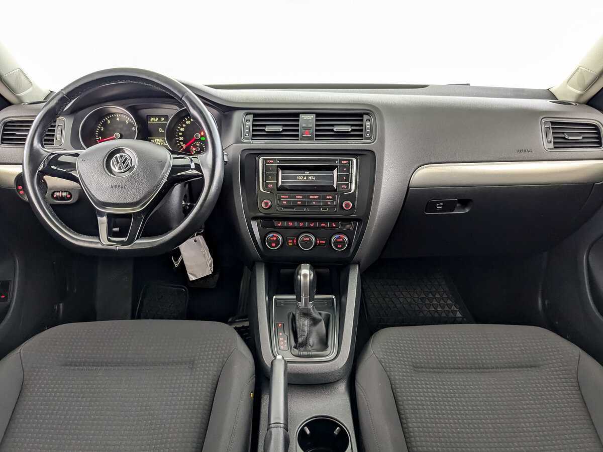 Volkswagen Jetta с пробегом — 2015 год. Фото: #11