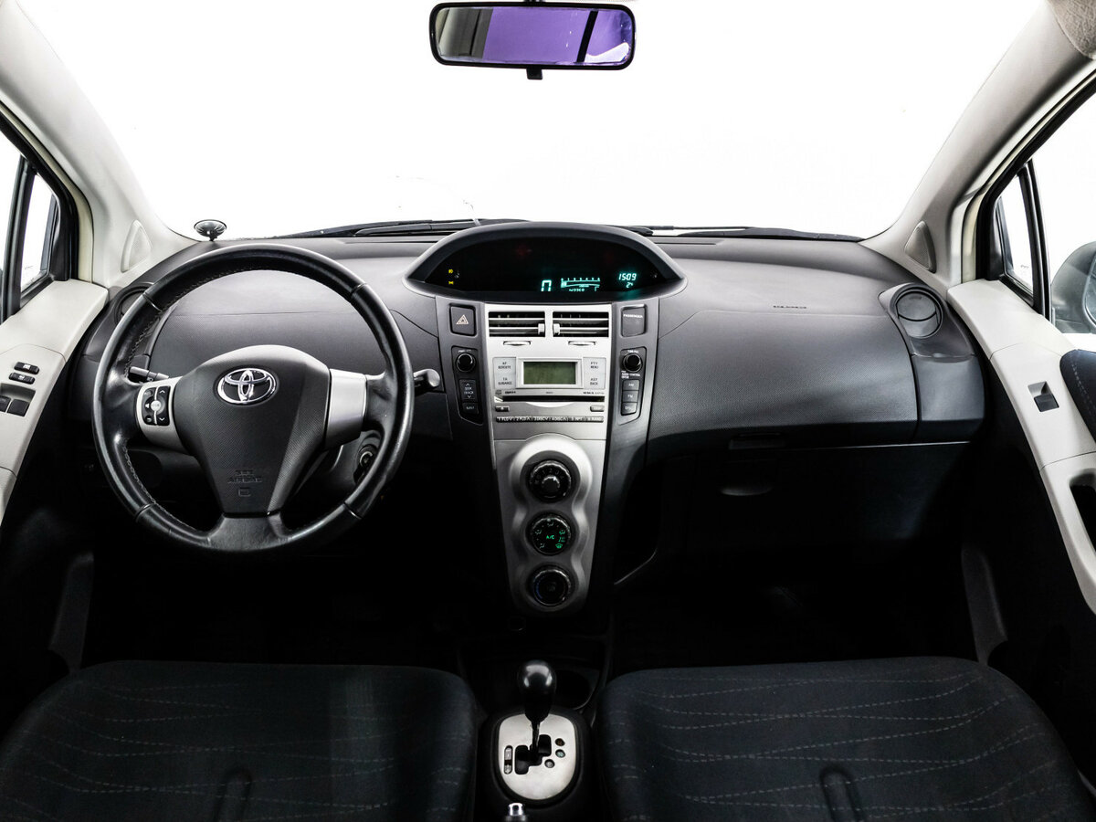 Toyota Yaris с пробегом — 2007 год. Фото: #9