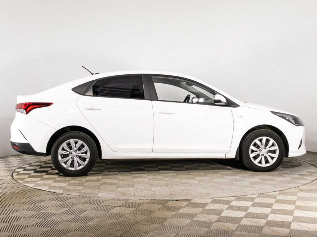 Hyundai Solaris с пробегом — 2022 год. Фото: #3