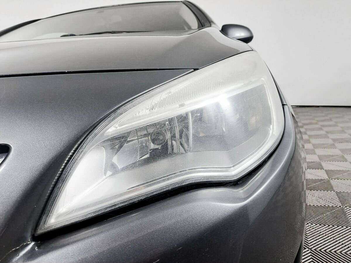 Opel Astra с пробегом — 2011 год. Фото: #16