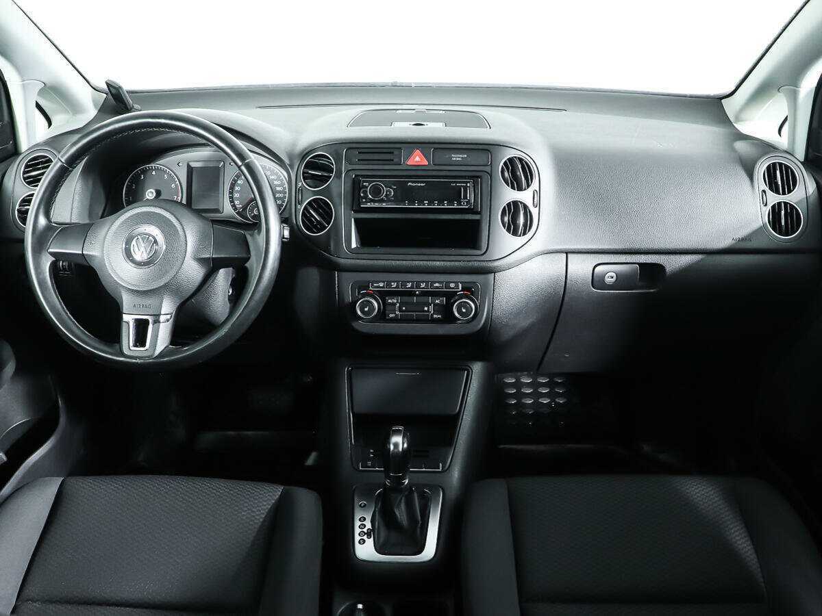 Volkswagen Golf Plus с пробегом — 2011 год. Фото: #9