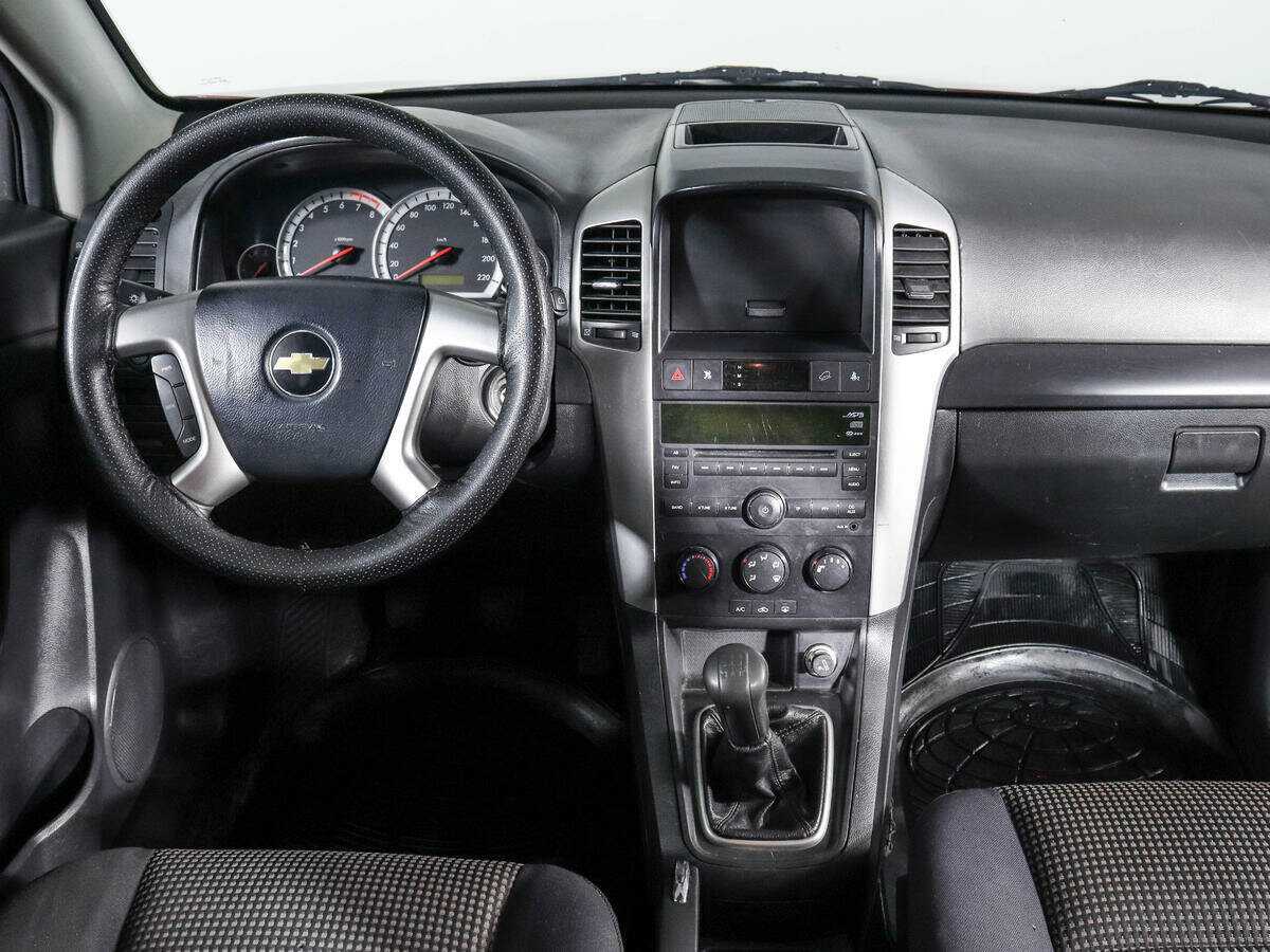 Chevrolet Captiva с пробегом — 2008 год. Фото: #9